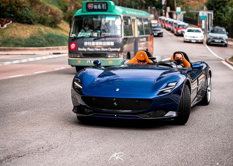 Vẻ đẹp của si&ecirc;u xe Ferrari Monza SP ngo&agrave;i đời thực