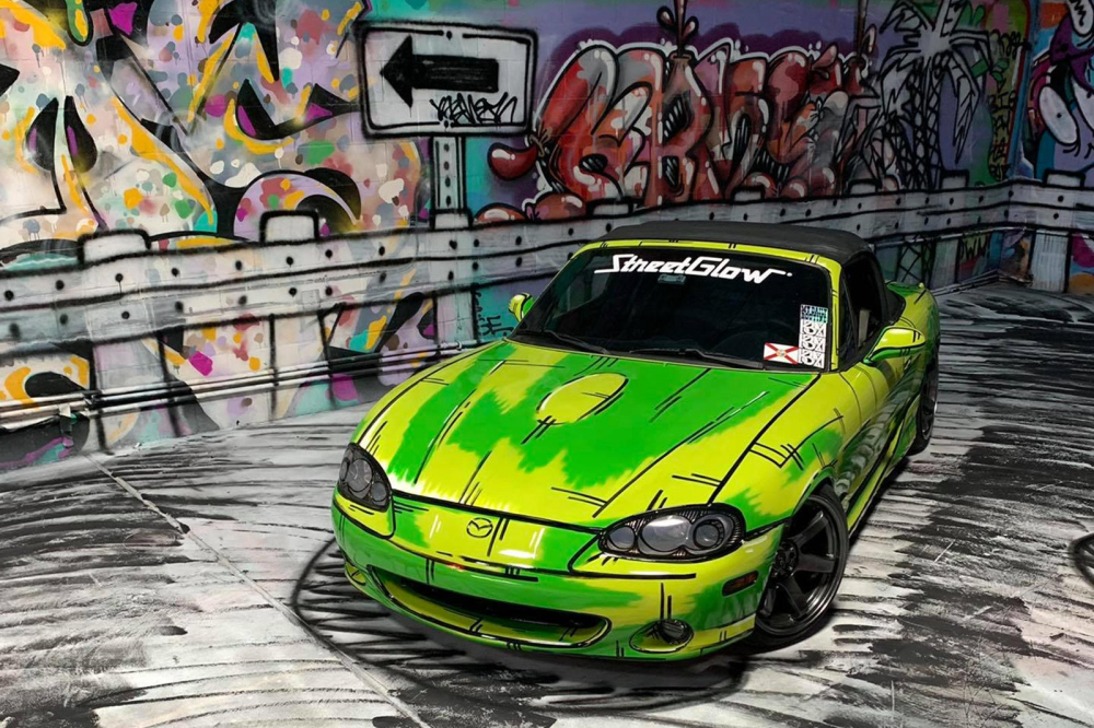 Mazda MX-5 Miata được sơn theo phong c&aacute;ch anime Nhật Bản bởi&nbsp;Kyle Bryce Monteiro