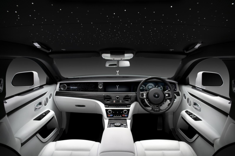Nội thất hiện đại v&agrave; tối giản của Rolls-Royce Ghost 2021