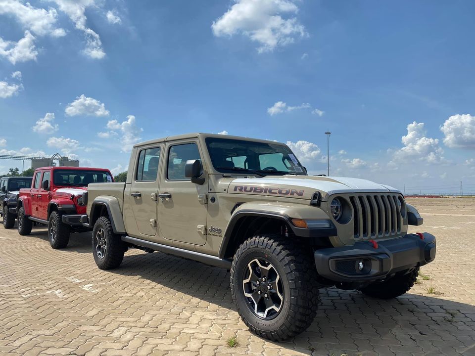 Lô hàng xe Jeep chính hãng đầu tiên về Việt Nam, giá từ 3,5 tỷ đồng