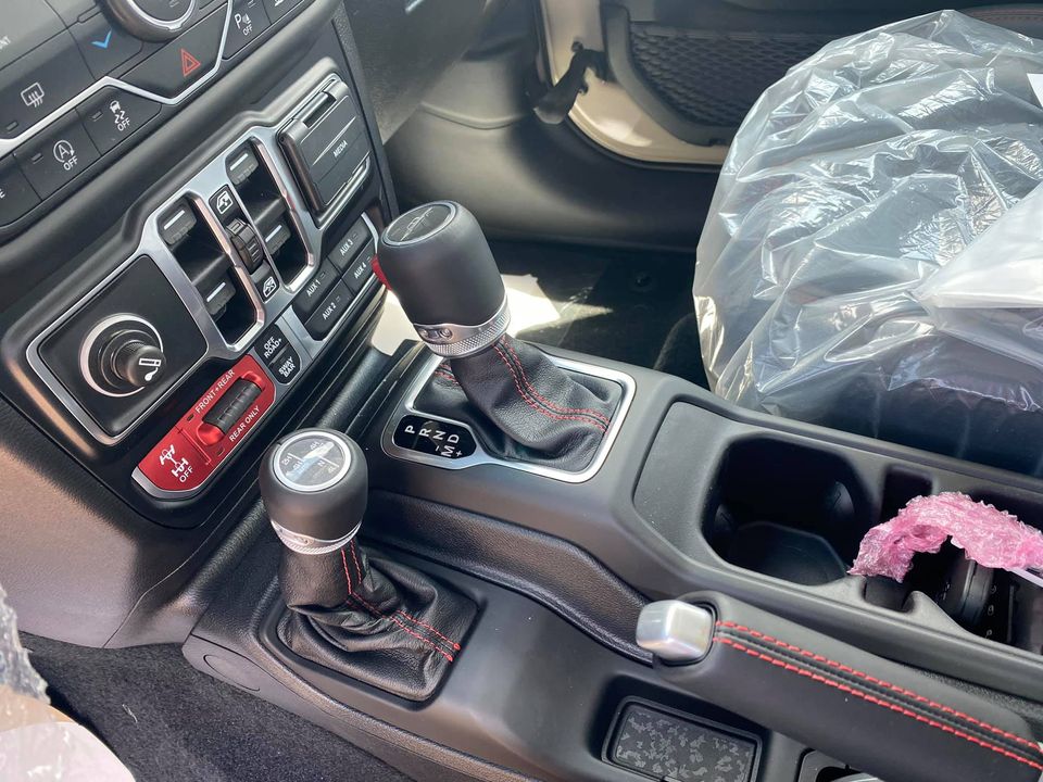 Hộp số tự động 8 cấp và số gài cầu trên xe Jeep