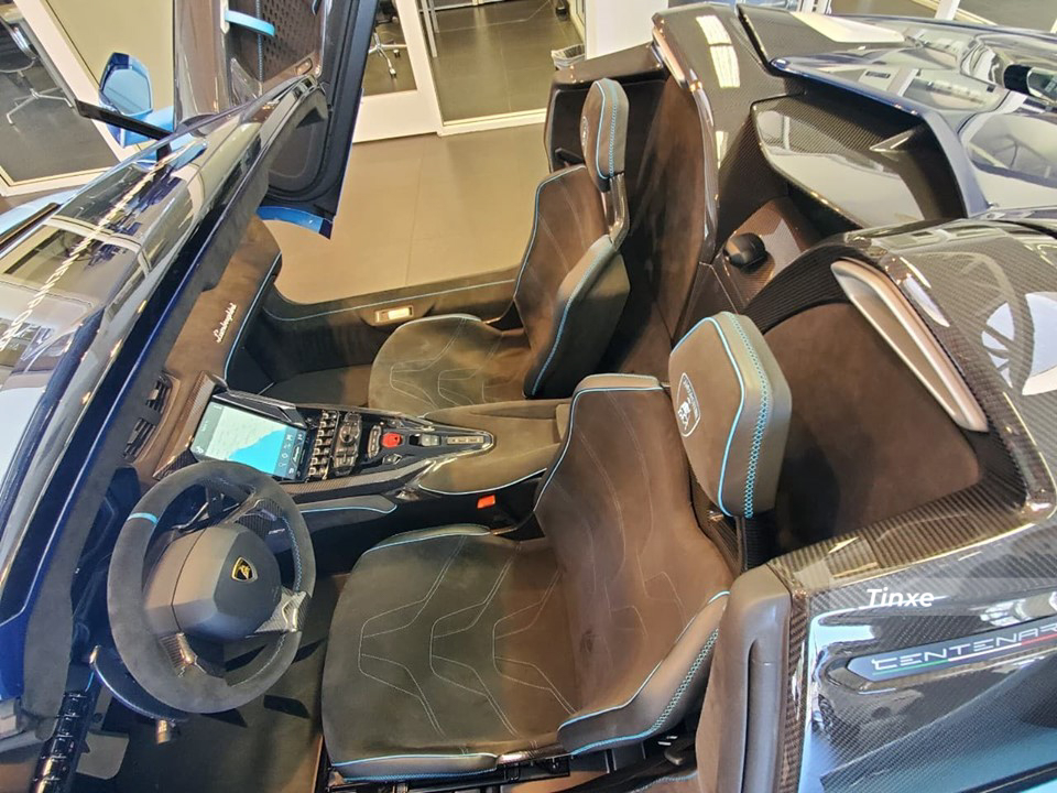 Nội thất của chiếc siêu xe Lamborghini Centenario Roadster nhăm nhe về Việt Nam trong tháng 10 này