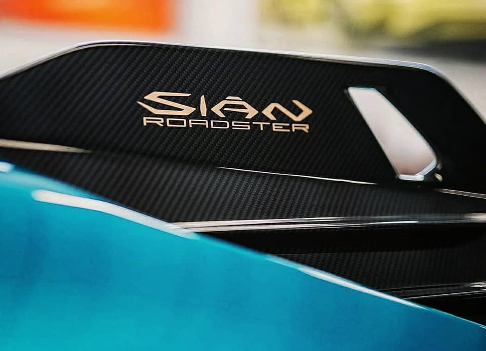 Si&aacute;n Roadster l&agrave; chiếc si&ecirc;u xe mui trần hybrid hiếm hoi của Lamborghini tạo ra