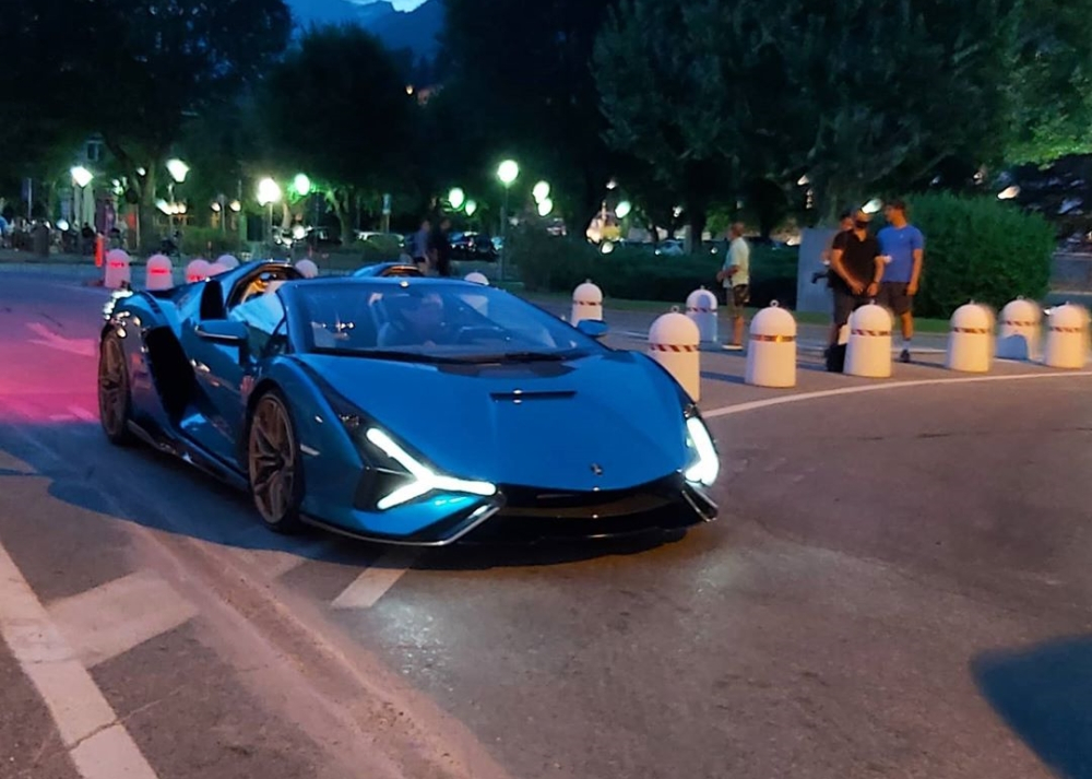 Si&ecirc;u phẩm Lamborghini Si&aacute;n mui trần chỉ c&oacute; 19 chiếc lần đầu khoe d&aacute;ng tr&ecirc;n đường phố