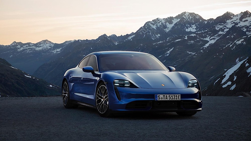 Kh&aacute;ch h&agrave;ng Việt Nam đ&atilde; c&oacute; thể đặt mua chiếc xe điện Porsche Taycan.