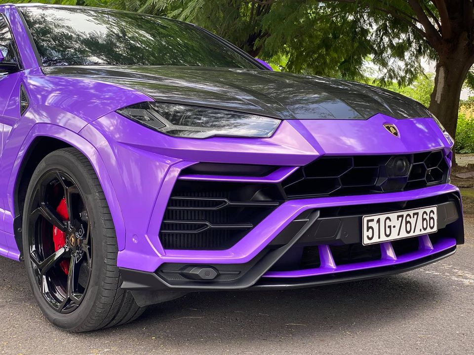 Xe có nắp capô carbon trên bản độ Lamborghini Urus Venatus của Mansory