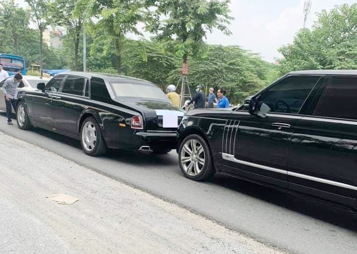 3 chiếc xe Toyota Vios, Rolls-Royce Phantom v&agrave; Range Rover được cho xảy ra va chạm d&acirc;y chuyền với nhau tr&ecirc;n đường Phạm Văn Đồng v&agrave;o s&aacute;ng nay