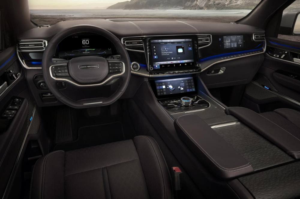 Jeep Grand Wagoneer 2022 được trang bị khá nhiều màn hình hiển thị hiện đại Jeep Grand Wagoneer 2022 được trang bị khá nhiều màn hình hiển thị hiện đại