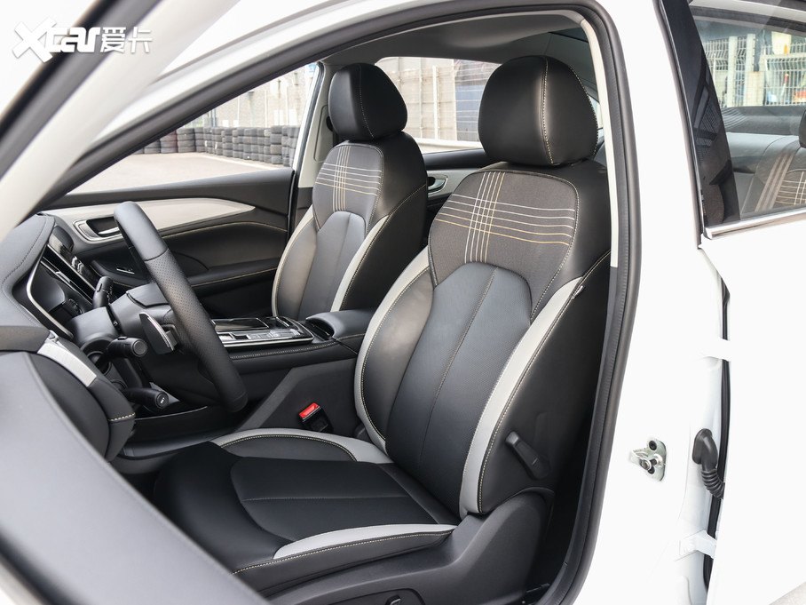 Hàng ghế trước của Roewe i6 Max
