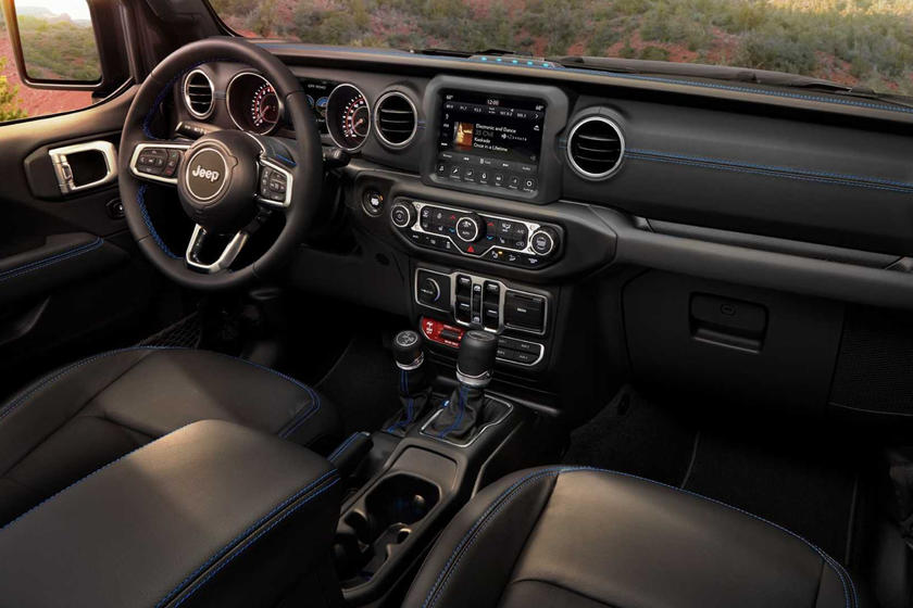 Nội thất&nbsp;của&nbsp;Jeep Wrangler 4xe 2021