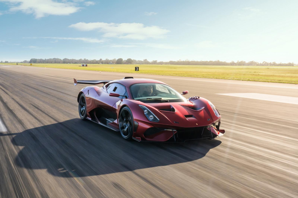 Brabham BT62R là một siêu xe 700 mã lực phù hợp đi đường phố