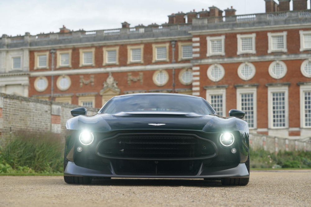 Aston Martin Victor còn dùng số sàn Aston Martin Victor còn dùng số sàn