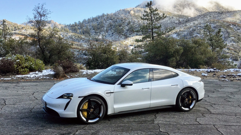 Porsche Taycan là mẫu xe điện cực nhanh và cực mạnh