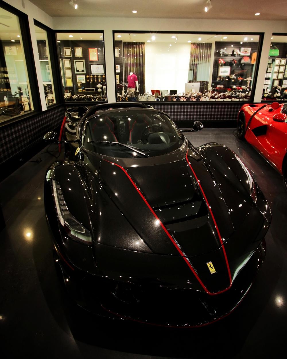 Ferrari LaFerrari Aperta của Ian Poulter chỉ có 200 xe dành cho khách hàng