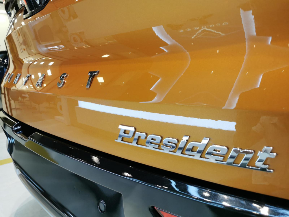 VinFast President hiện đang được đại lý nhận cọc với số tiền cọc trước là 100 triệu đồng, xe được sản xuất với số lượng giới hạn 500 chiếc và giá bán dự kiến khoảng 7 tỷ đồng