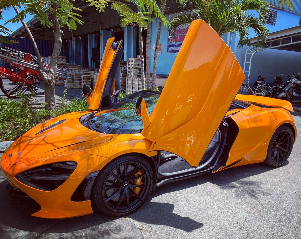 Cơn lốc màu da cam McLaren 720S Spider đầu tiên về Việt Nam