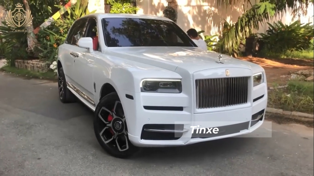 SUV siêu sang Rolls-Royce Cullinan của Minh Nhựa có màu trắng