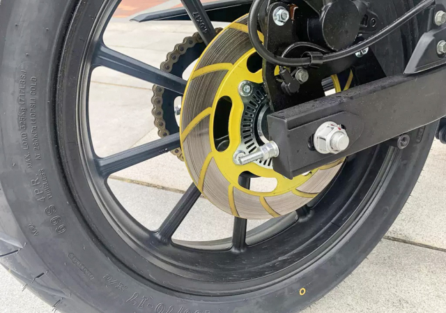 Xe được trang bị sẵn hệ thống chống bó cứng phanh ABS Xe được trang bị sẵn hệ thống chống bó cứng phanh ABS