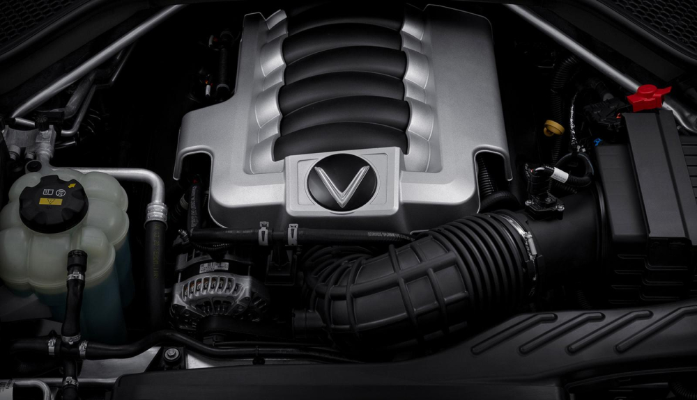 Khối động cơ V8 6.2L mạnh mẽ.