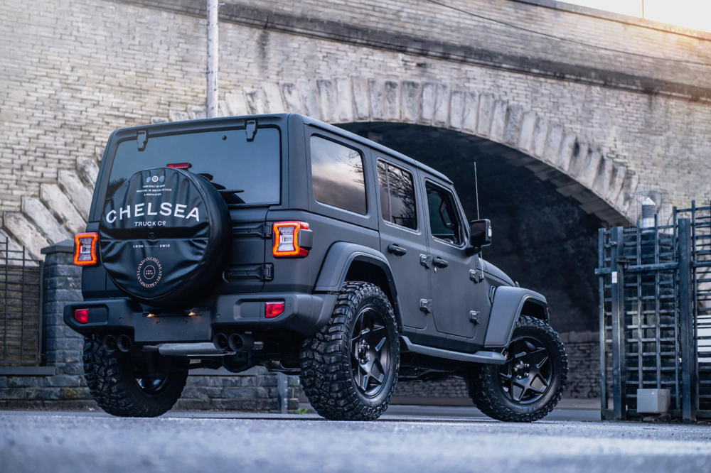 Ph&iacute;a sau của phi&ecirc;n bản&nbsp;Jeep Wrangler CJ400