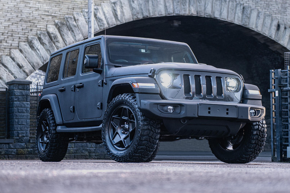 Ph&iacute;a trước của phi&ecirc;n bản&nbsp;Jeep Wrangler CJ400