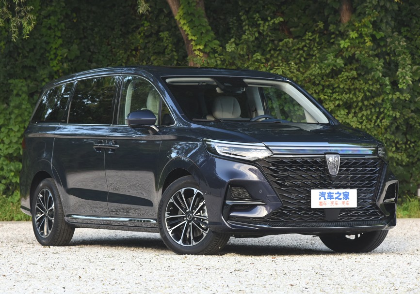 Roewe iMax8 là một mẫu MPV cỡ lớn với thiết kế bắt mắt
