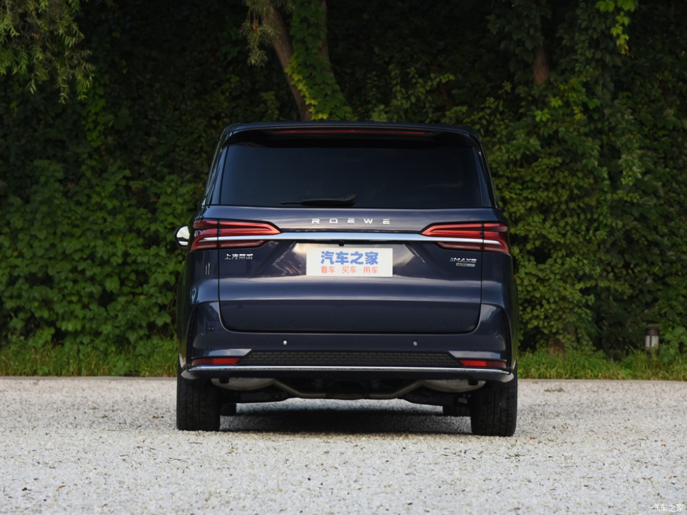 Góc nhìn trực diện đuôi xe Roewe iMax8