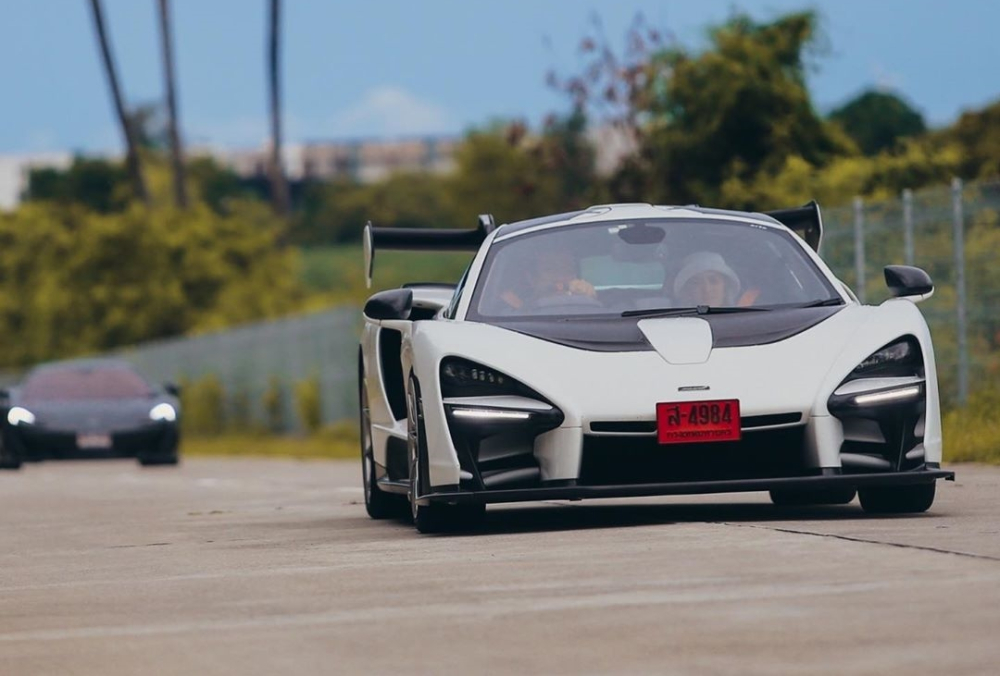 Siêu xe triệu đô McLaren Senna lúc còn mang biển số Thái Lan và lăn bánh trên đường