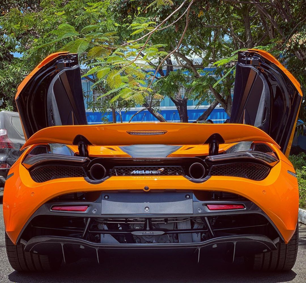Vẻ đẹp của d&ograve;ng si&ecirc;u xe mui trần McLaren 720S Spider nh&igrave;n từ đu&ocirc;i xe