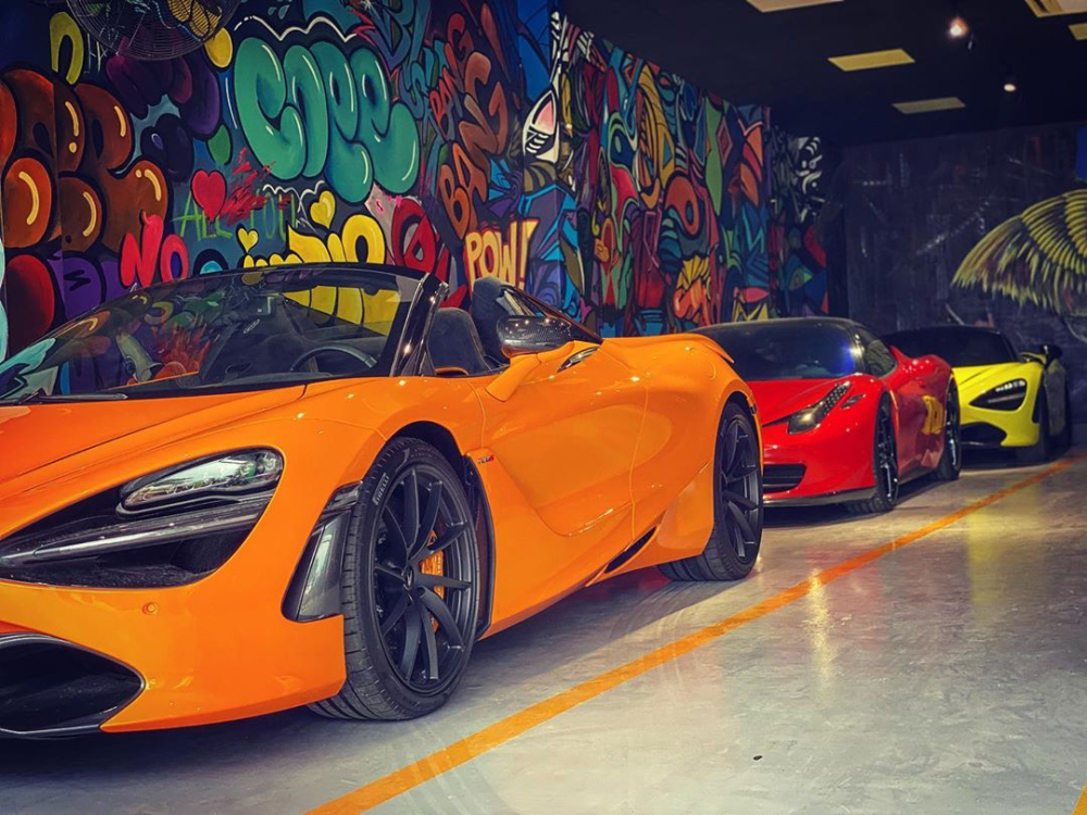 McLaren 720S Spider m&agrave;u cam c&ugrave;ng Ferrari 458 Italia m&agrave;u đỏ v&agrave; McLaren 720S m&agrave;u xanh neon