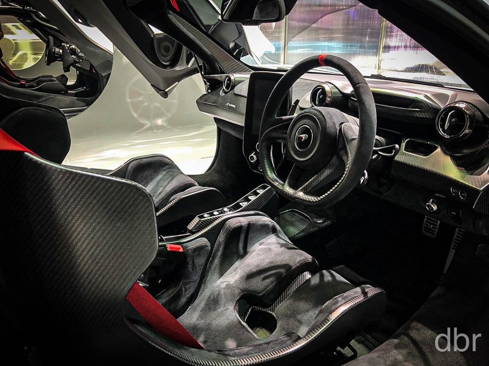 Nội thất chiếc siêu xe McLaren Senna ở Thái Lan hiện đã xuất sang Nhật Bản