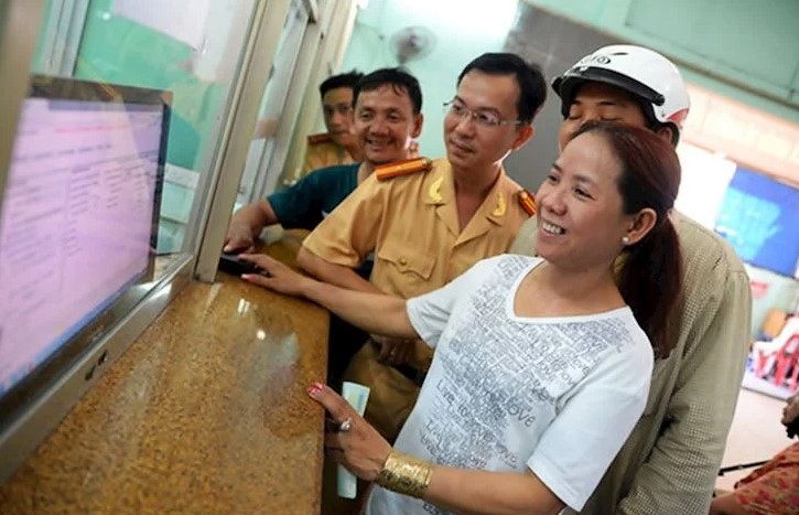 Bấm biển số xe máy