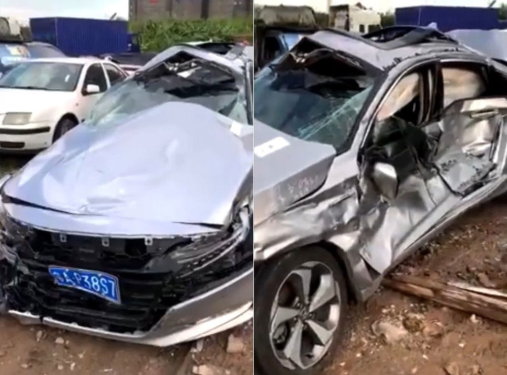 Chiếc Honda Accord bị hư hỏng hoàn toàn sau vụ tai nạn Chiếc Honda Accord bị hư hỏng hoàn toàn sau vụ tai nạn