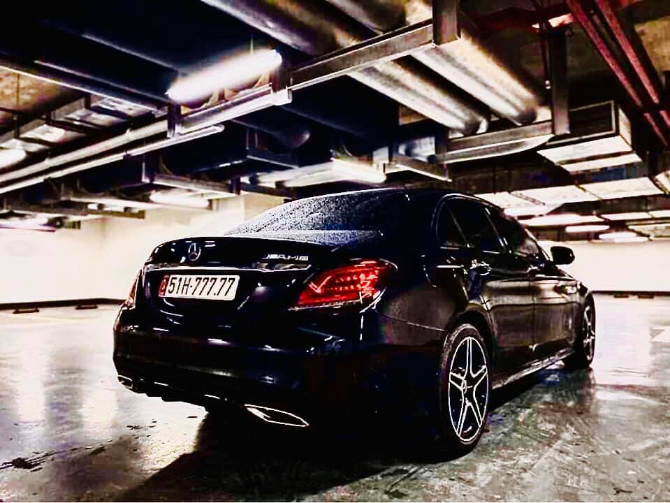 Cụ thể, chiếc xe Mercedes-Benz C300 AMG 2020 biển Cụ thể, chiếc xe Mercedes-Benz C300 AMG 2020 biển ngũ quý 7 được rao bán lại 5,5 tỷ đồng