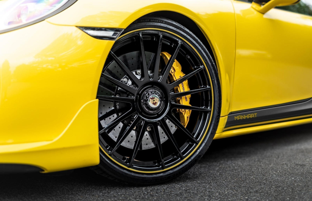 Cận cảnh bánh xe Porsche 911 Turbo S Manhart TR 850