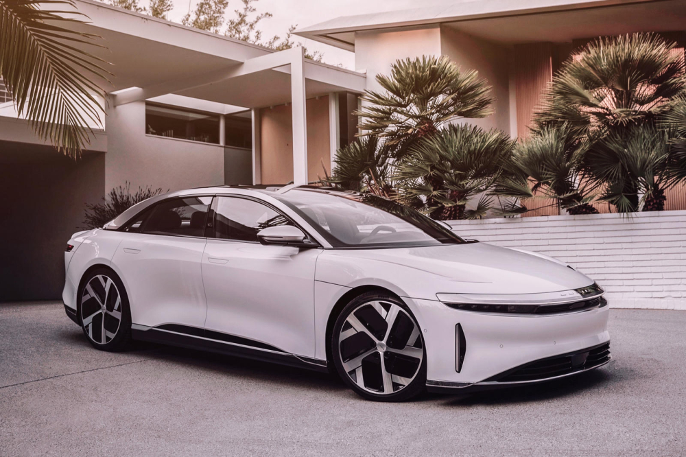 Lucid Air l&agrave; một mẫu sedan điện cực sang, cực tốc độ đối đầu&nbsp;Tesla Model S v&agrave;&nbsp;Porsche Taycan