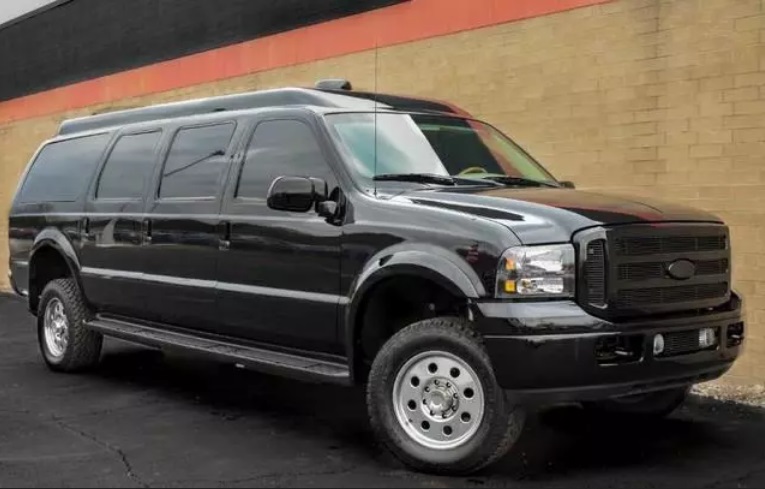 Chiếc Ford Excursion này hiện đang được rao bán