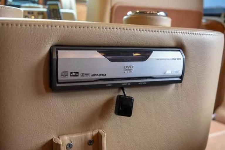 Đầu đĩa DVD của chiếc Ford Excursion