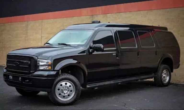 Chiếc Ford Excursion đang tìm chủ nhân mới