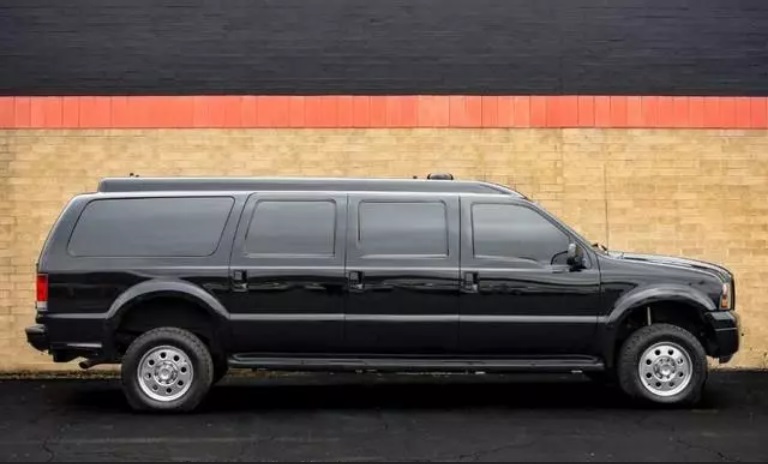 Chiếc Ford Excursion bọc thép chống đạn