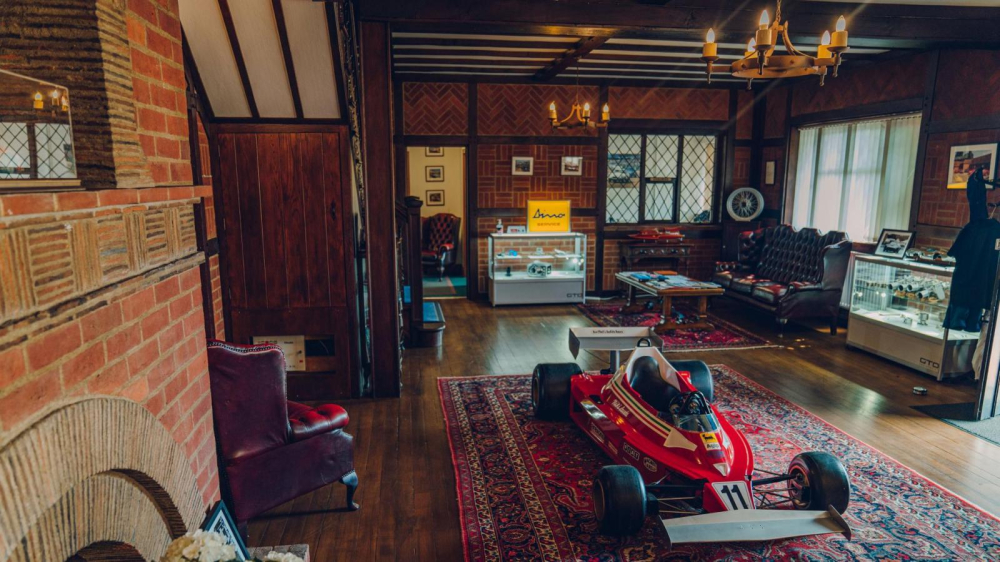 N&oacute; l&agrave; nơi người ta tin tưởng gửi gắm những chiếc Ferrari cổ, gi&aacute; trị