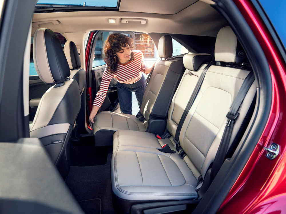 H&agrave;ng ghế thứ 2 của Ford Escape 5 chỗ