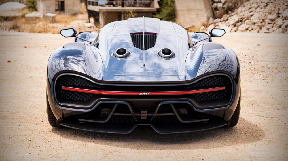 Đuôi xe có phần nào đó gợi nhớ tới Bugatti Chiron