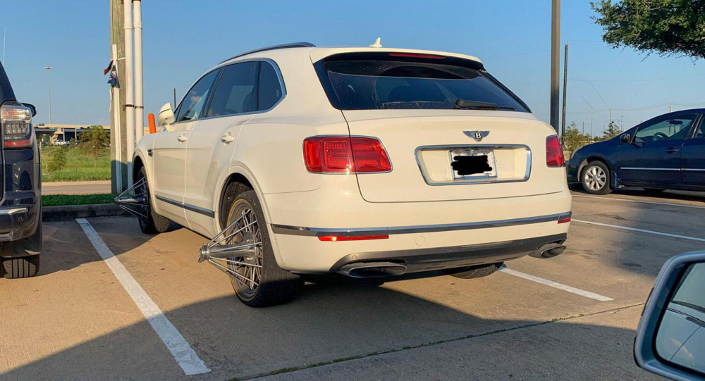 Chiếc SUV siêu sang Bentley Bentayga lắp vành Swangas