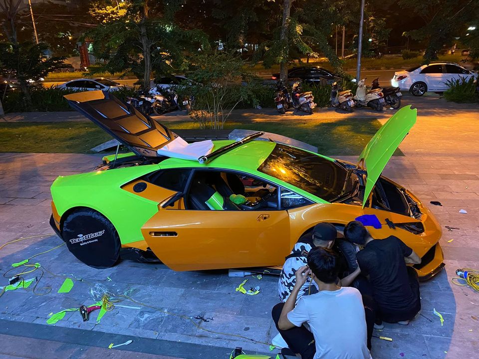 Lamborghini Huracan biển Lamborghini Huracan biển VIP nhất Việt Nam thay đổi bộ áo phong thuỷ xanh lá