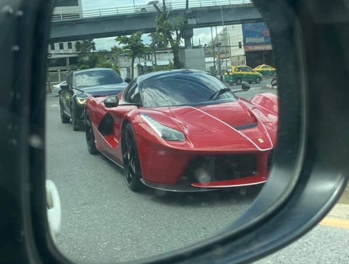 Mất đi McLaren Senna, giới m&ecirc; xe Th&aacute;i bất ngờ c&oacute; niềm vui mới với si&ecirc;u xe Ferrari LaFerrari Aperta