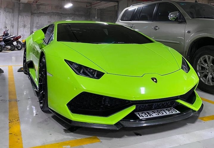 Xe còn có bản độ body kit carbon đẹp mắt Xe còn có bản độ body kit carbon đẹp mắt