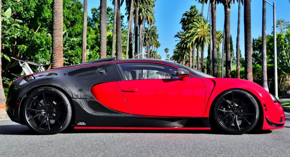 Xe có màu sơn đỏ đã được Mansory sửa đổi thiết kế ngoại thất
