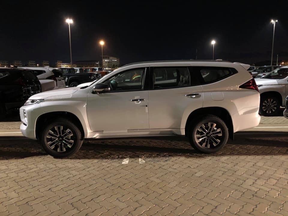 Do chỉ là bản nâng cấp giữa vòng đời nên kích thước tổng thể của Mitsubishi Pajero Sport 2020 cũng không có gì thay đổi so với trước đây