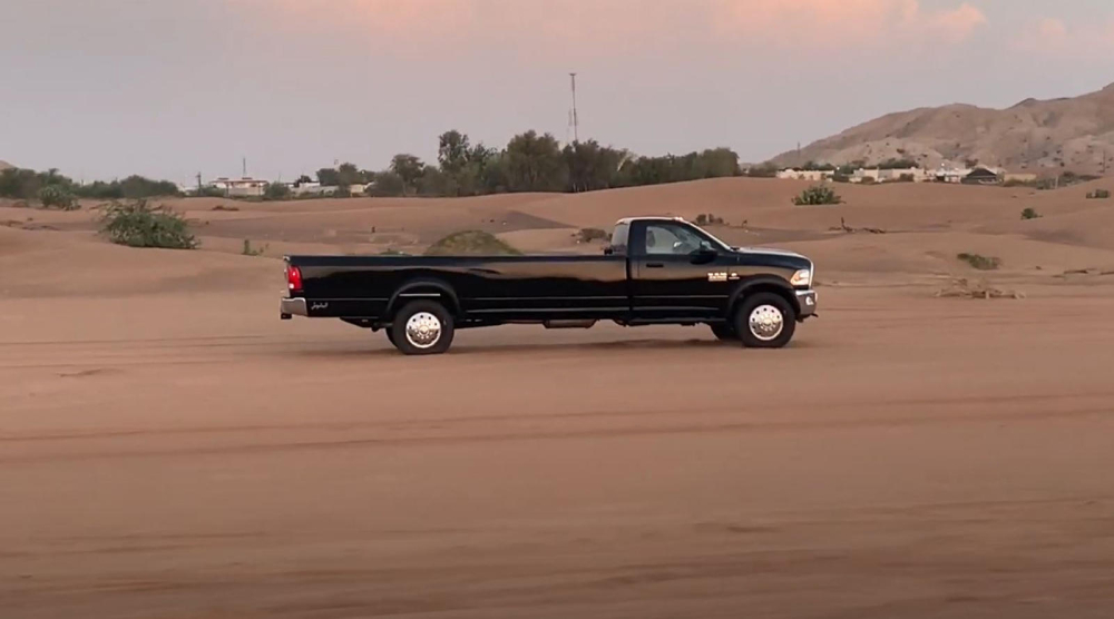 Chiếc Ram 4500 đặc biệt n&agrave;y thuộc sở hữu của&nbsp;Viện bảo t&agrave;ng Lịch sử Xe off-road của C&aacute;c Tiểu Vương Quốc Ả Rập Thống Nhất